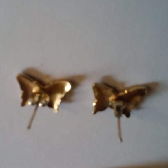 Vintage Avon Butterfly Pierced Earrings In Box 1/2" x 1/2" Unworn - Picture 3 of 3